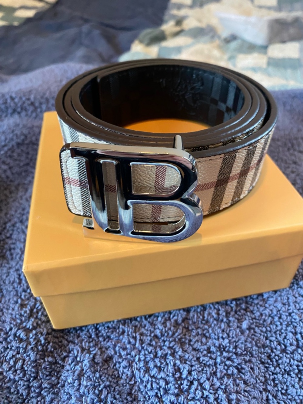 Silver “B” Buckle on Burberry Belt Featuring Reversible or Classic Print 120cm - Picture 2 of 8